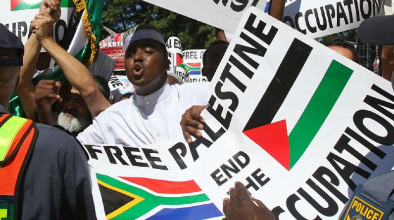 تضامنا مع غزة.. نشطاء من 20 دولة يقطعون 41 كيلو سيرا بجنوب أفريقيا